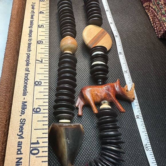 Very unique hand carved wood necklace from Kenya - Picture 13 of 13